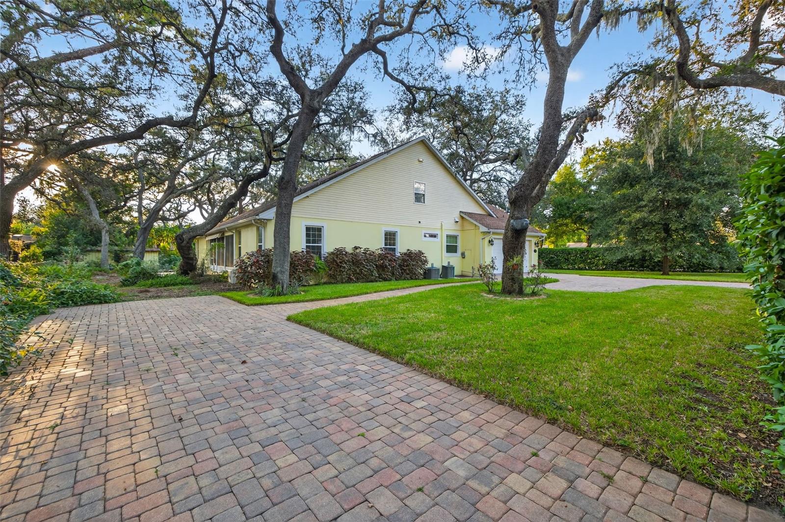 Image 5 of 46 For 11332 Marjory Avenue
