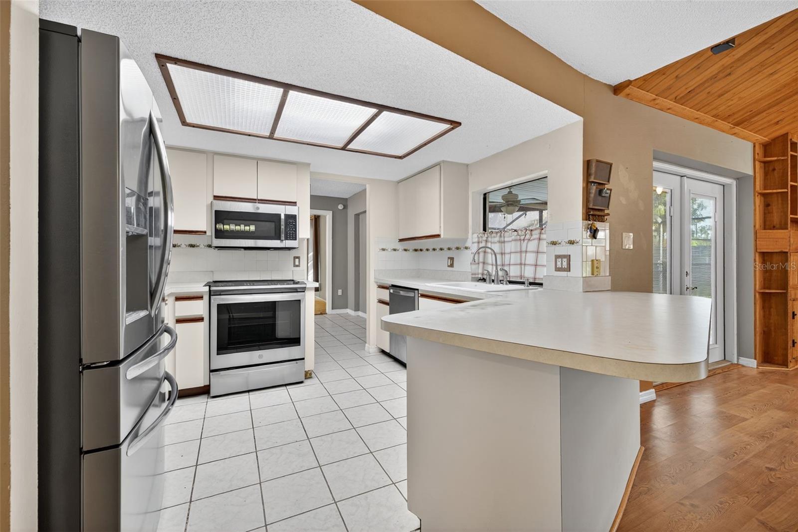 Image 13 of 39 For 2753 Oak Bend Court