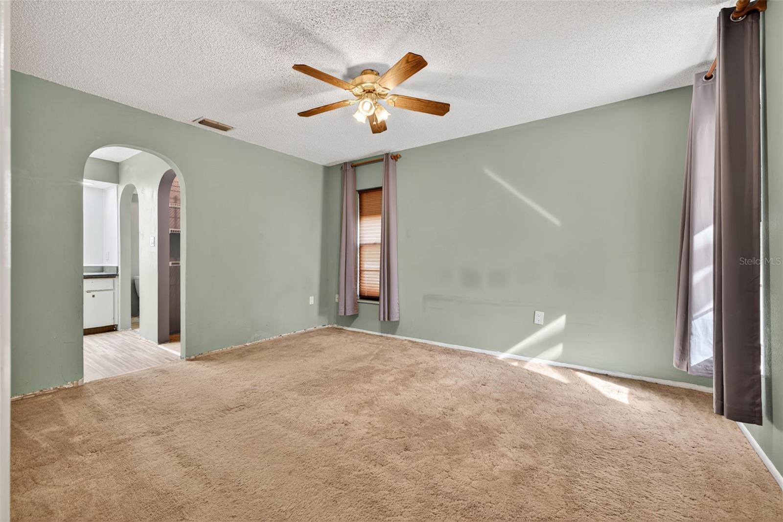 Image 17 of 39 For 2753 Oak Bend Court