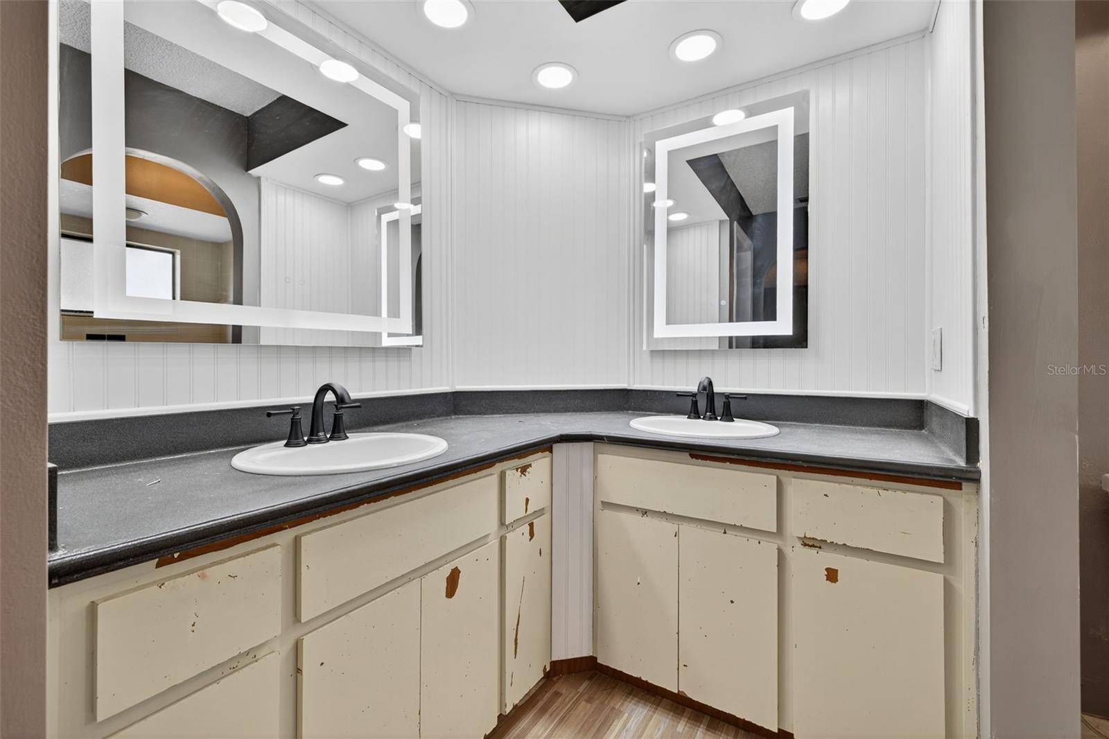 Image 18 of 39 For 2753 Oak Bend Court