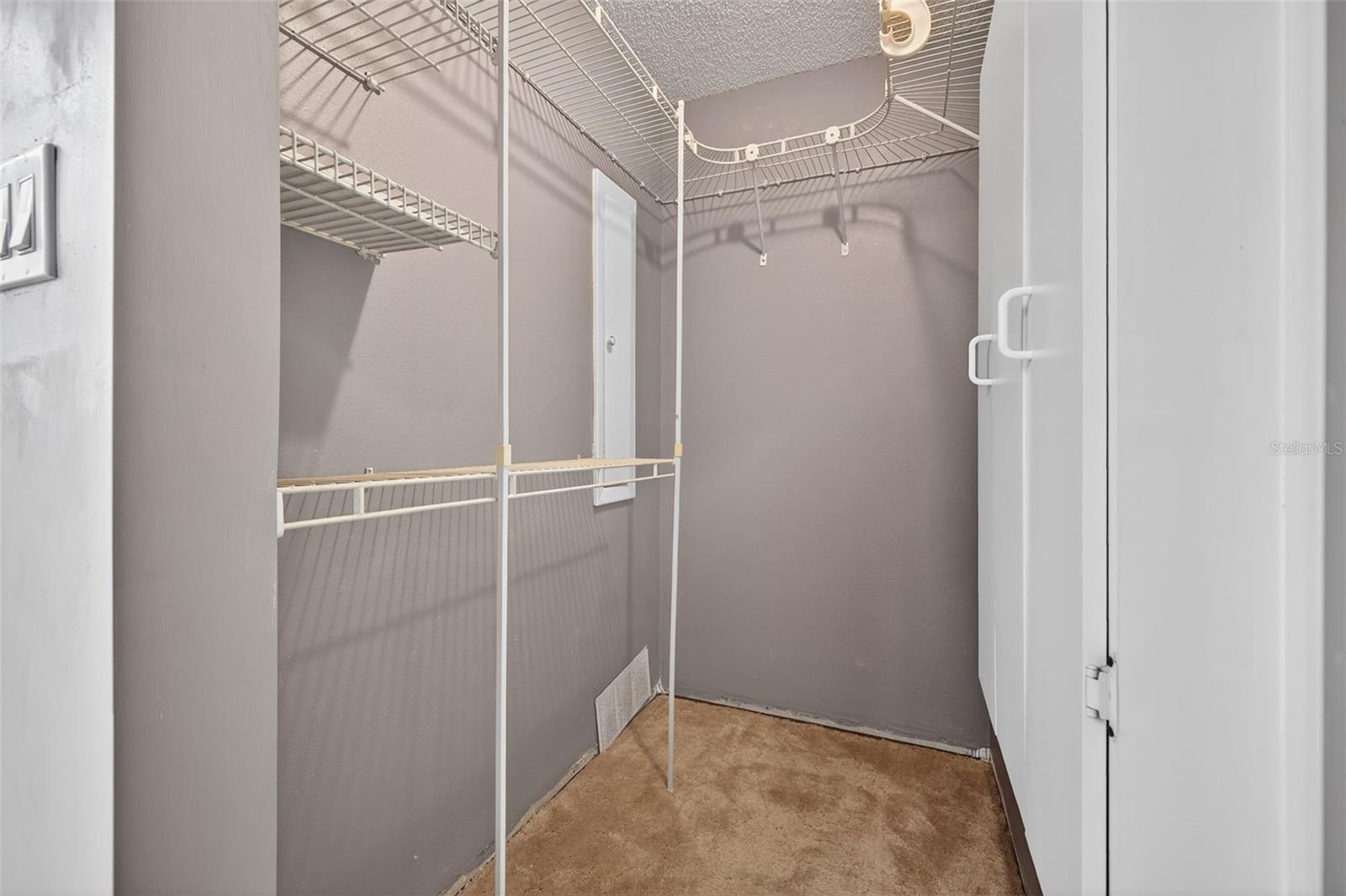 Image 20 of 39 For 2753 Oak Bend Court