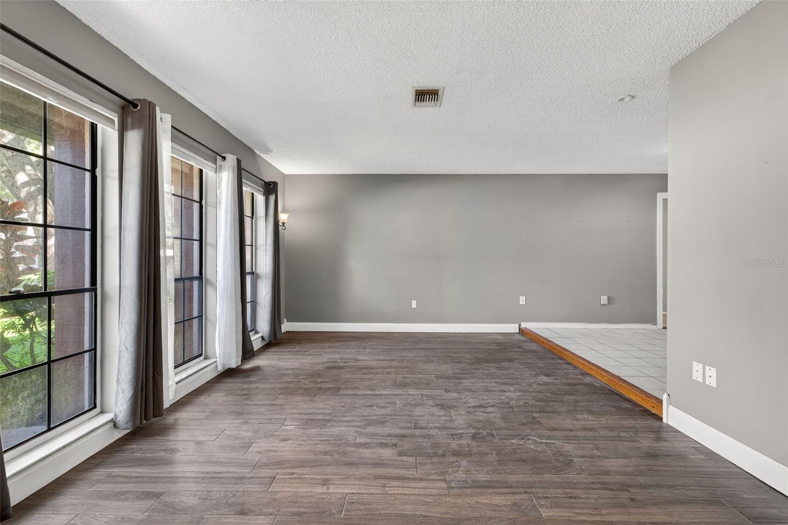 Image 6 of 39 For 2753 Oak Bend Court