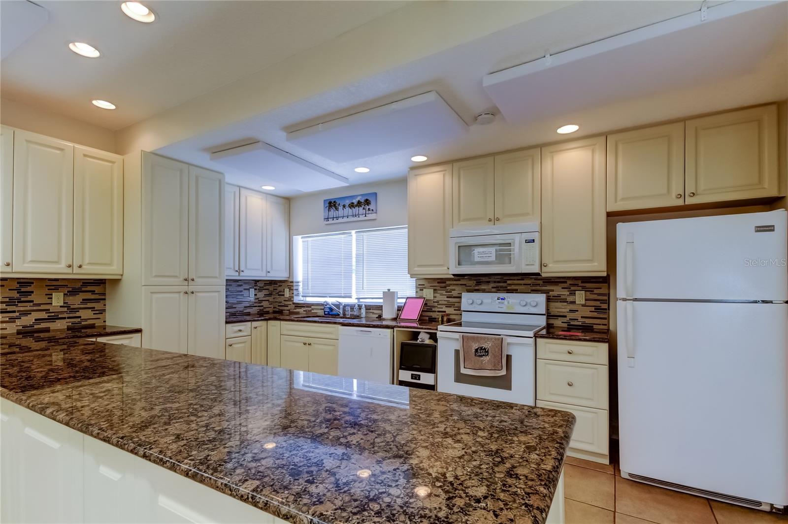 Image 24 of 34 For 7701 Starkey Road 236