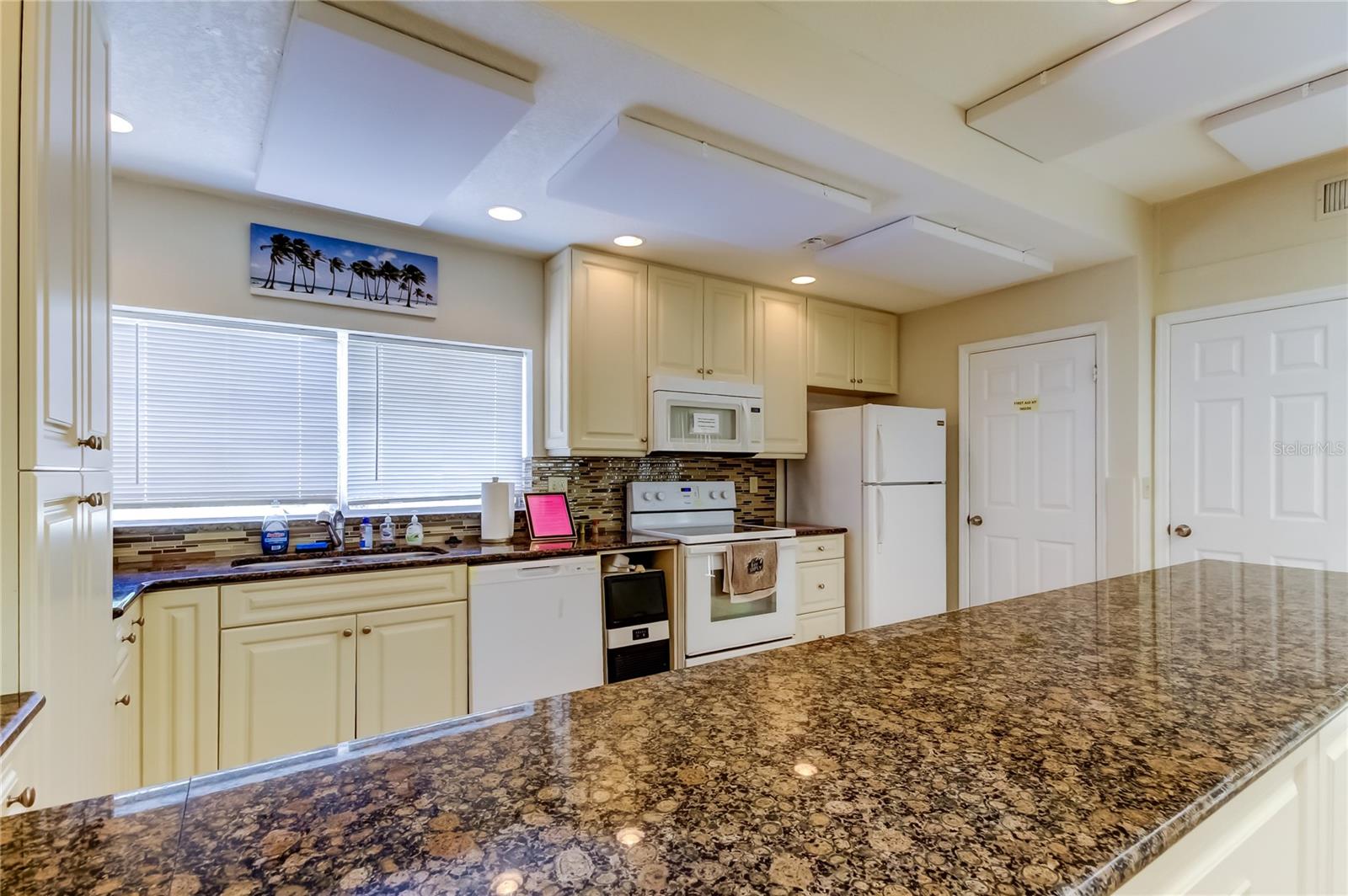 Image 25 of 34 For 7701 Starkey Road 236