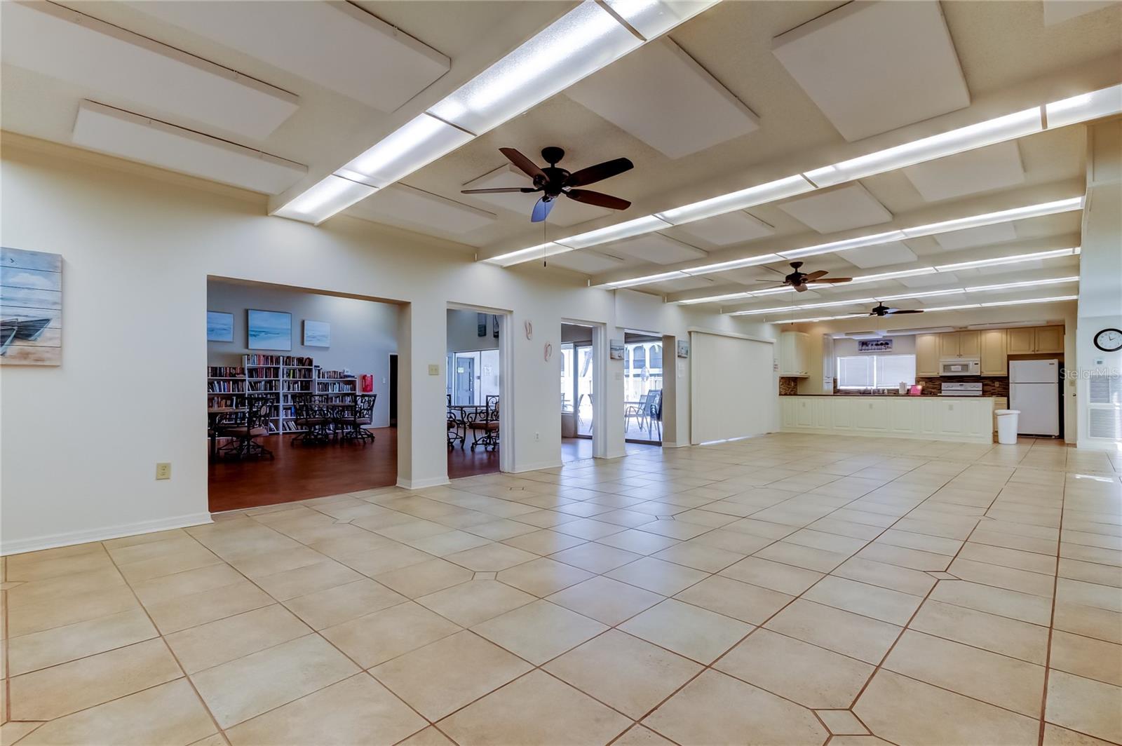 Image 26 of 34 For 7701 Starkey Road 236