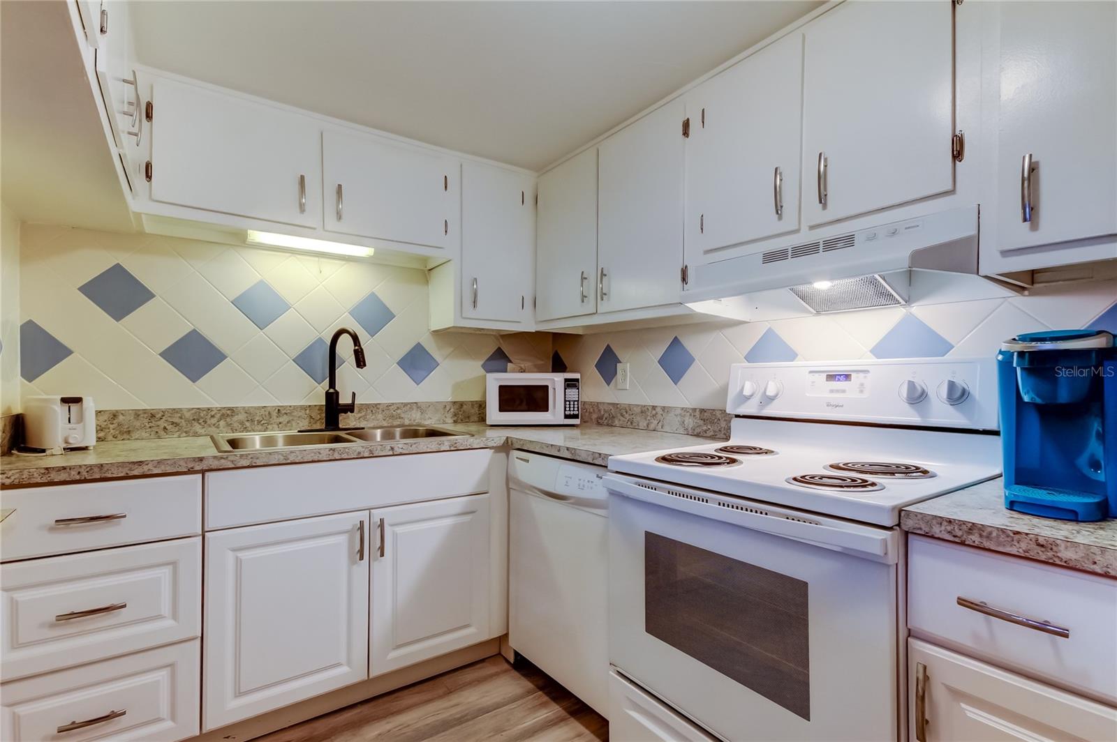 Image 5 of 34 For 7701 Starkey Road 236