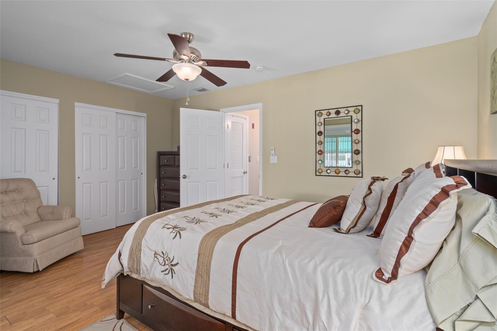 Image 18 of 36 For 5855 18th Street N 12