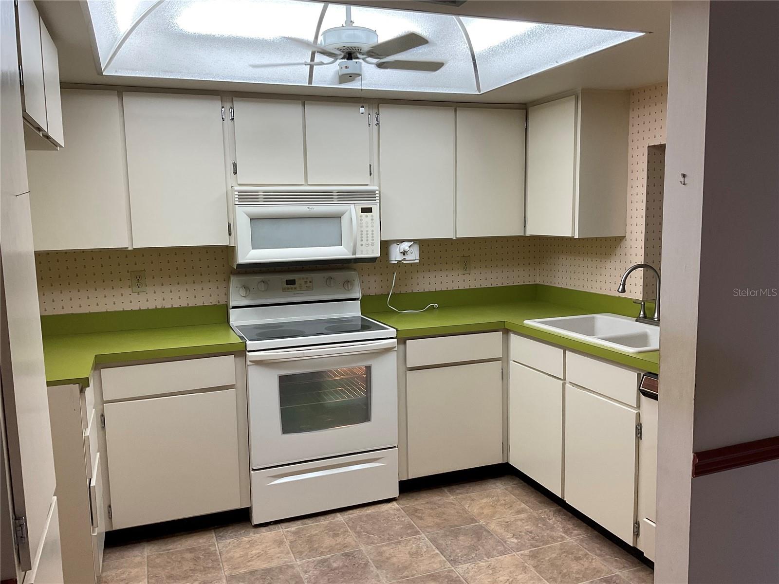 Image 10 of 30 For 2650 Countryside Boulevard F202
