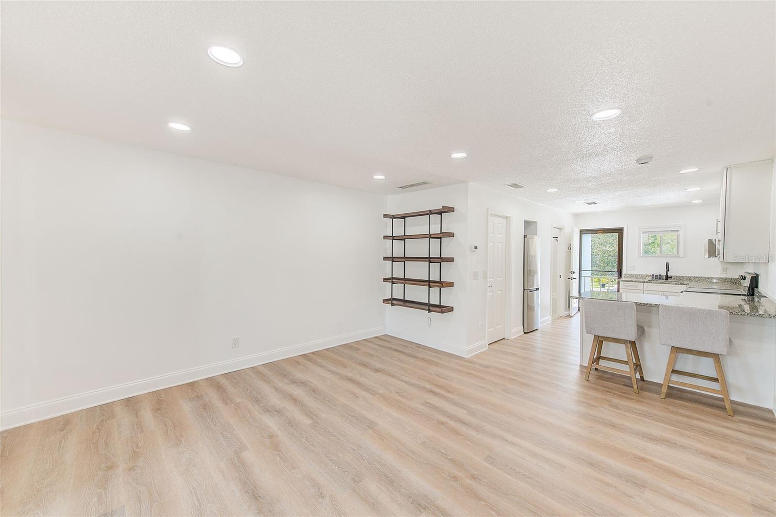 Image 12 of 36 For 215 Valencia Boulevard 201
