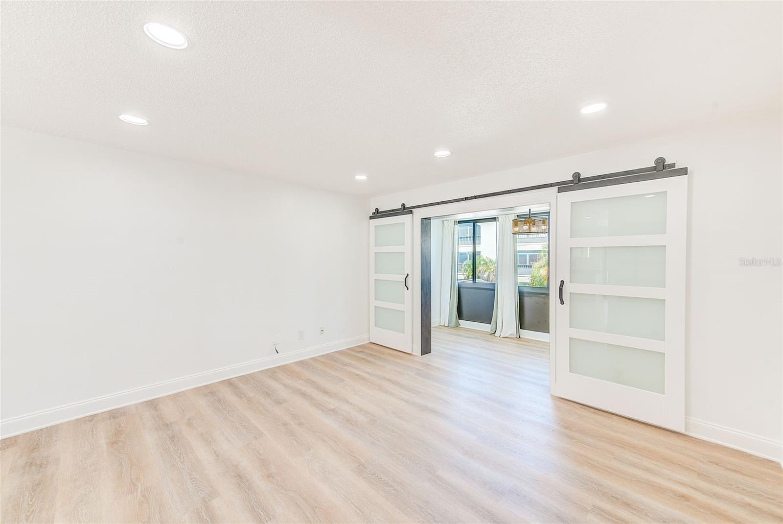 Image 13 of 36 For 215 Valencia Boulevard 201