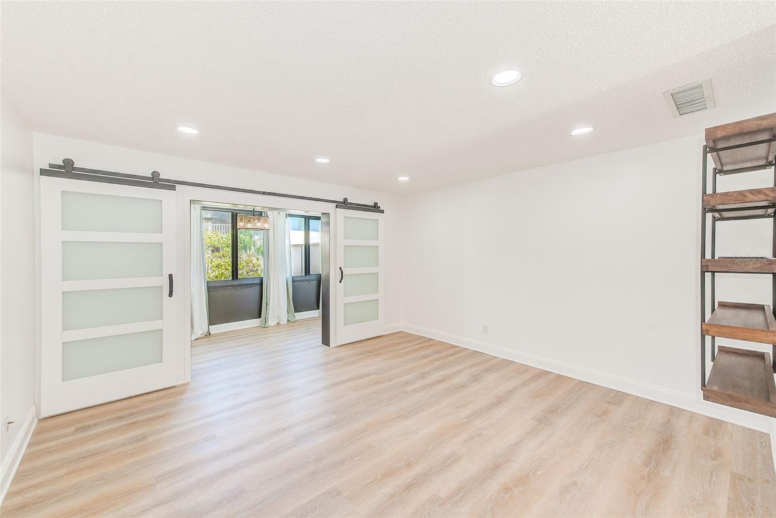 Image 14 of 36 For 215 Valencia Boulevard 201