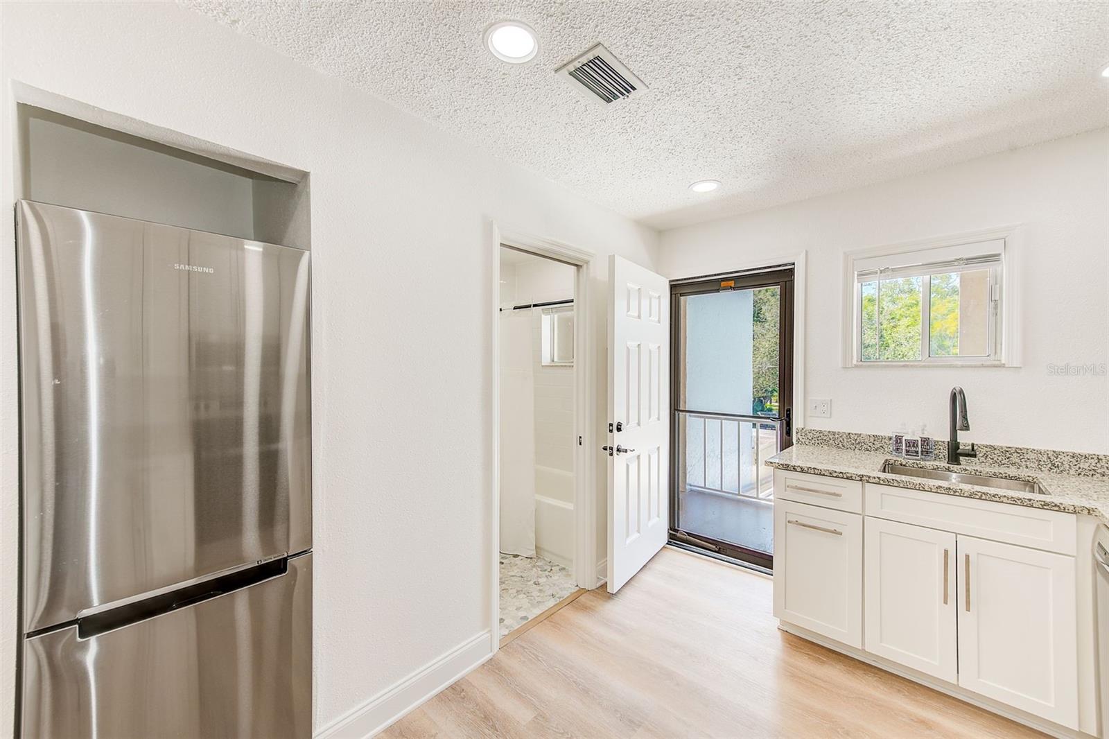 Image 4 of 36 For 215 Valencia Boulevard 201