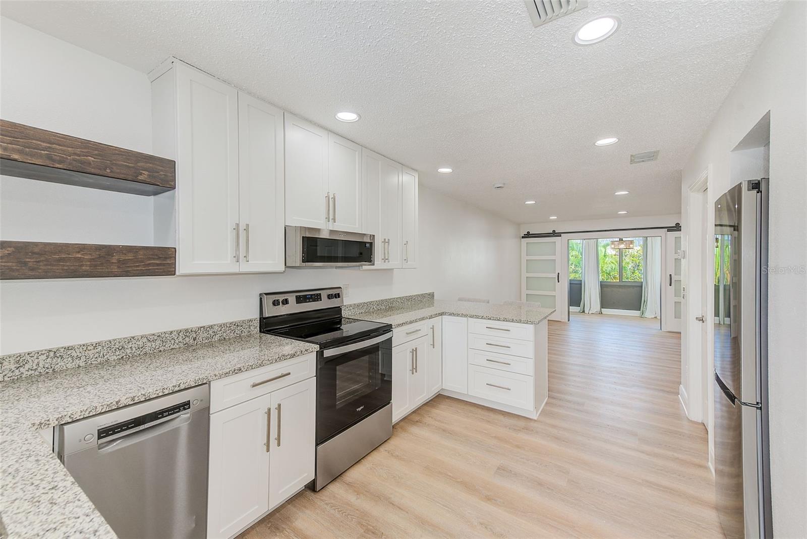 Image 5 of 36 For 215 Valencia Boulevard 201