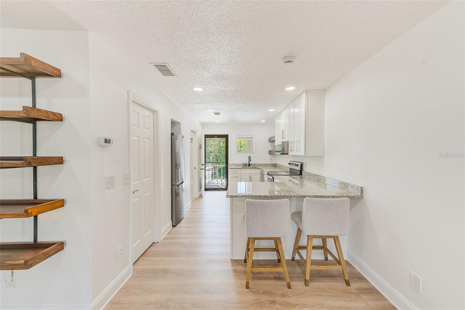 Image 7 of 36 For 215 Valencia Boulevard 201