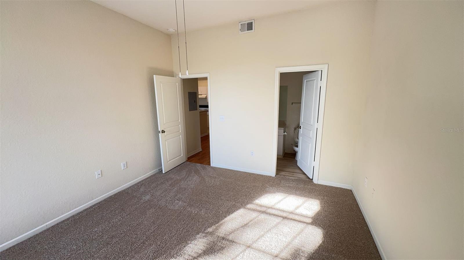 Image 15 of 17 For 17110 Carrington Park Drive 821