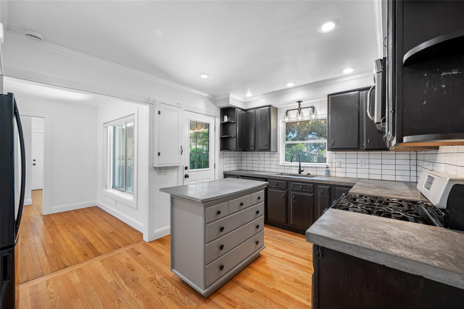 Image 17 of 51 For 6920 Bougainvilla Avenue S