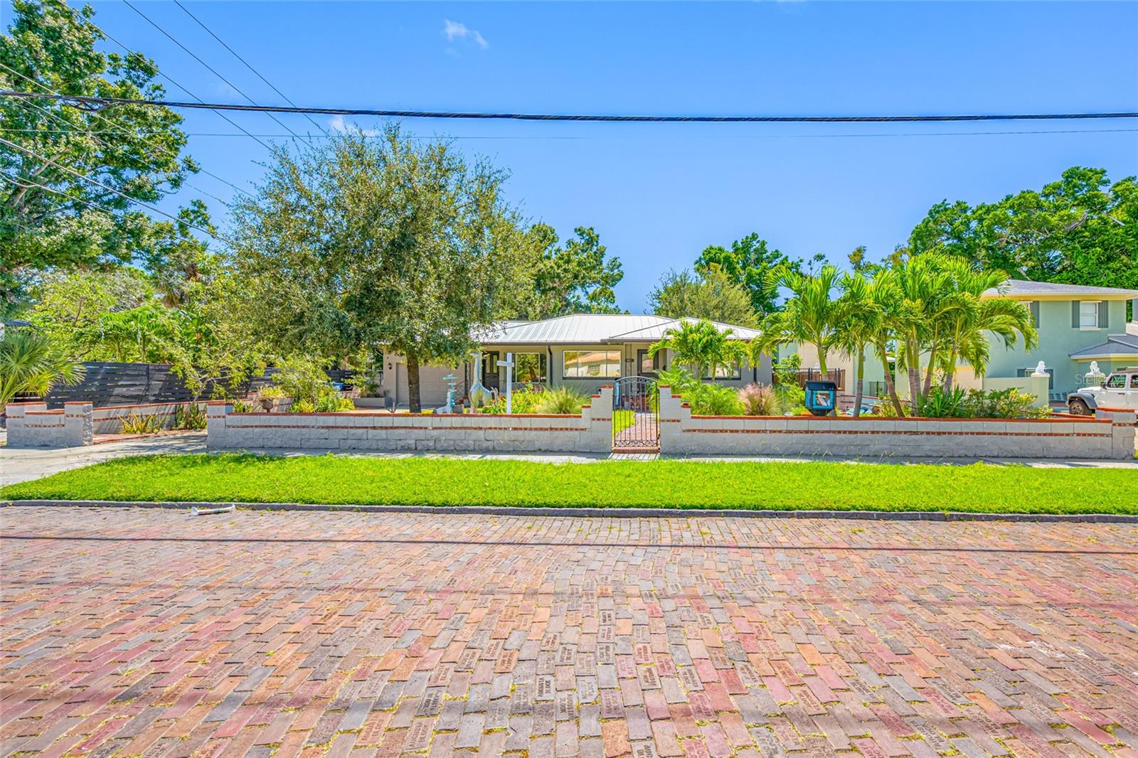 Image 3 of 51 For 6920 Bougainvilla Avenue S