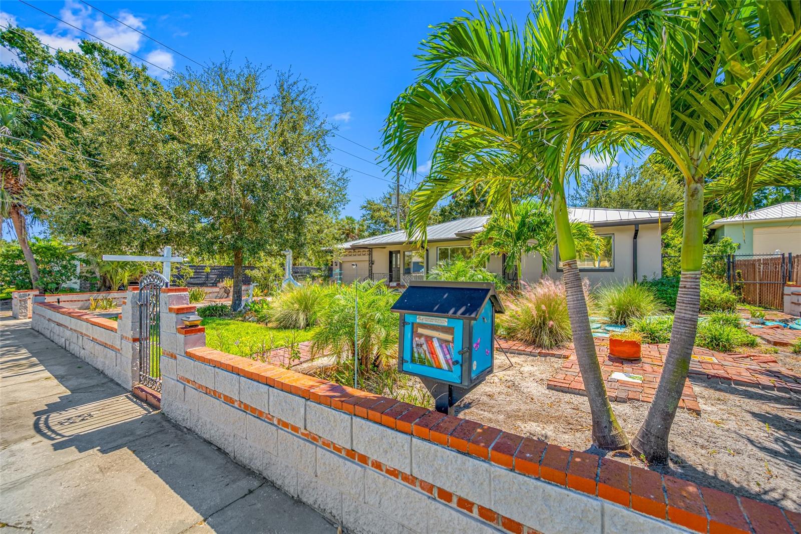 Image 4 of 51 For 6920 Bougainvilla Avenue S
