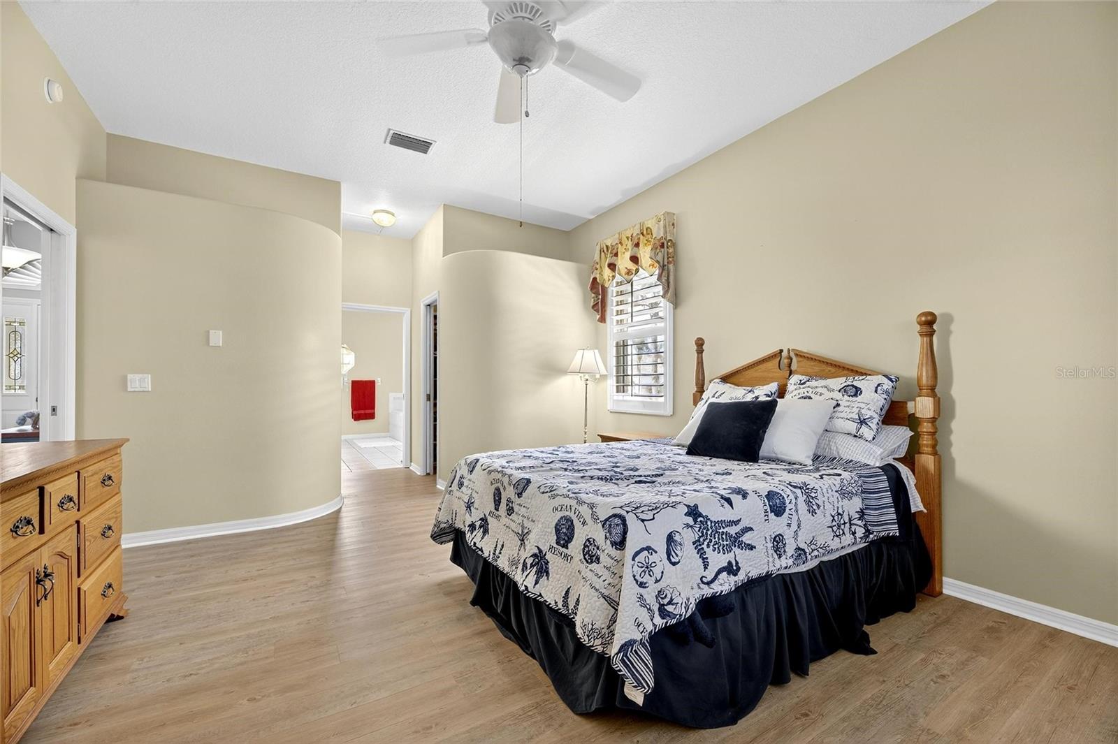 Image 36 of 91 For 816 Golf Island Drive