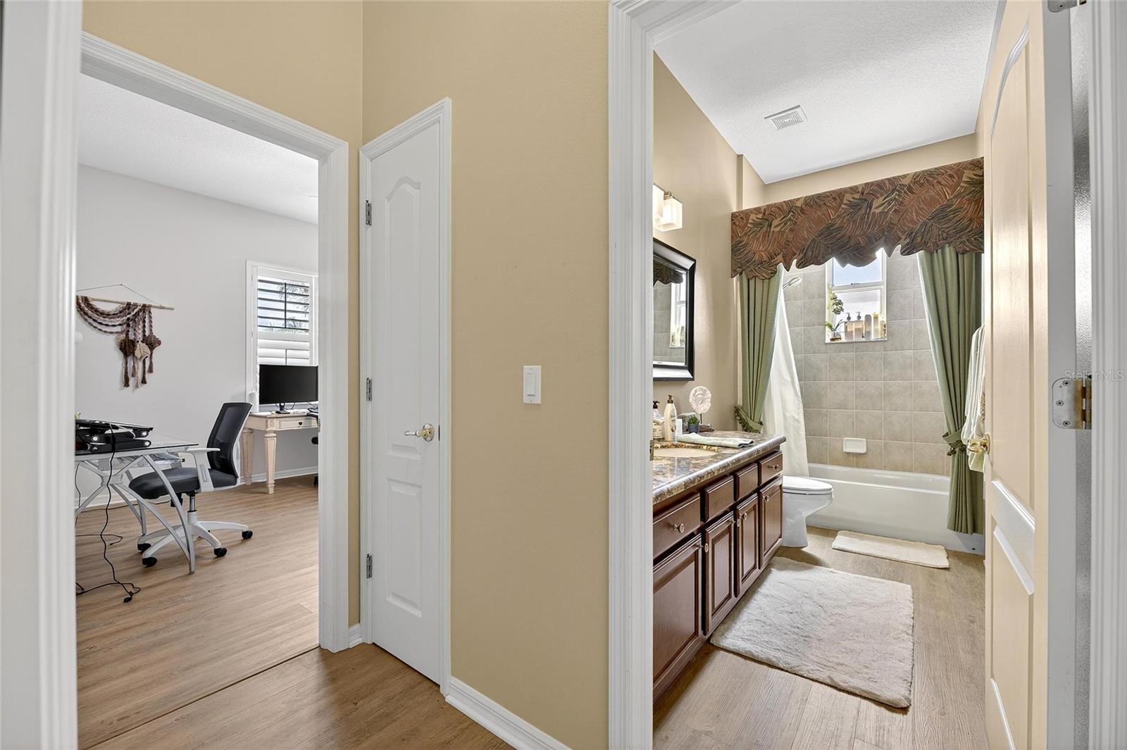 Image 49 of 91 For 816 Golf Island Drive