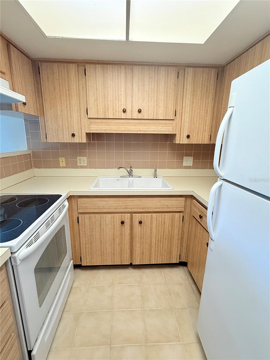 Image 11 of 34 For 6125 Chesham Drive 8