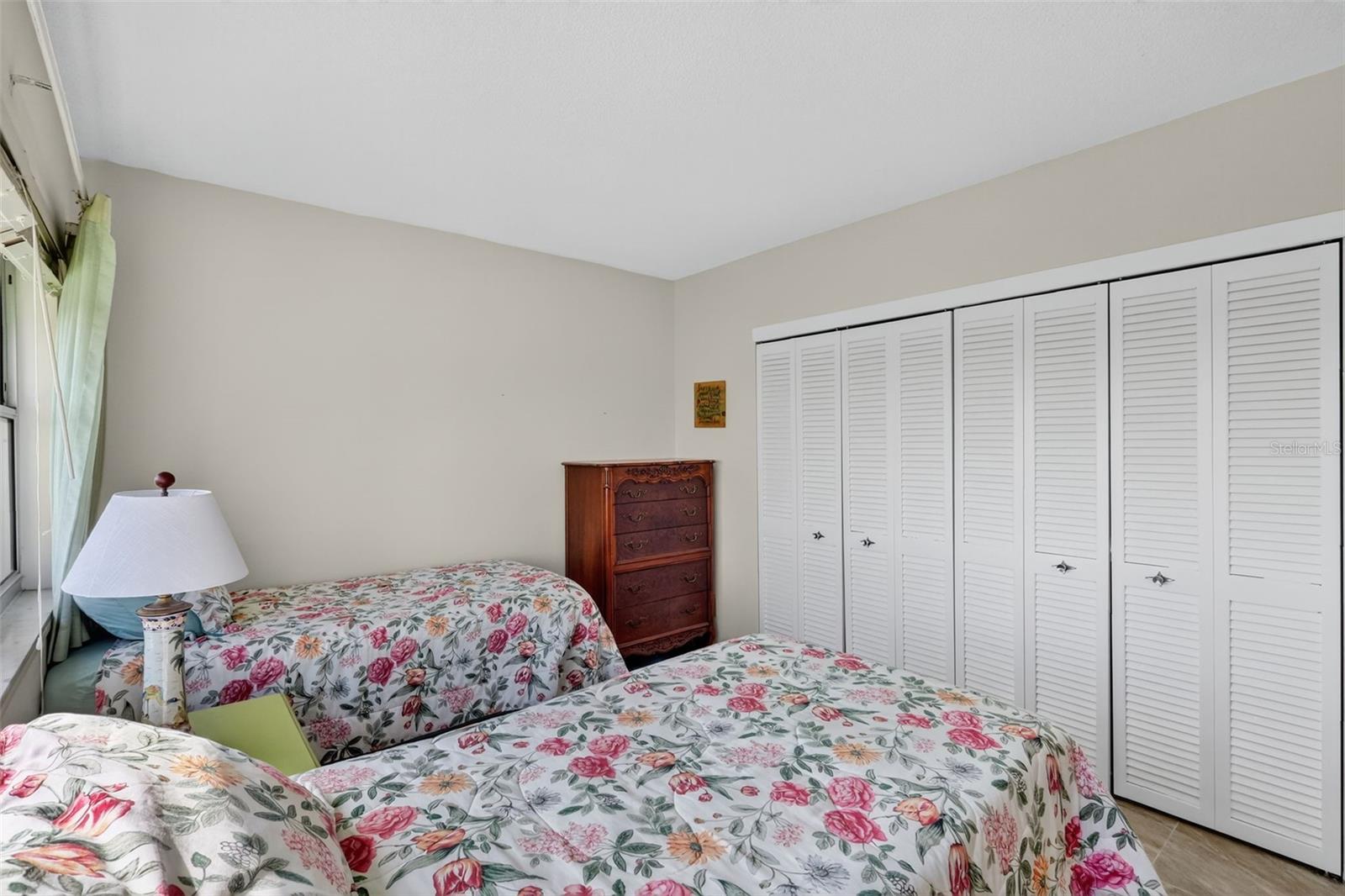 Image 22 of 45 For 31 Island Way 408
