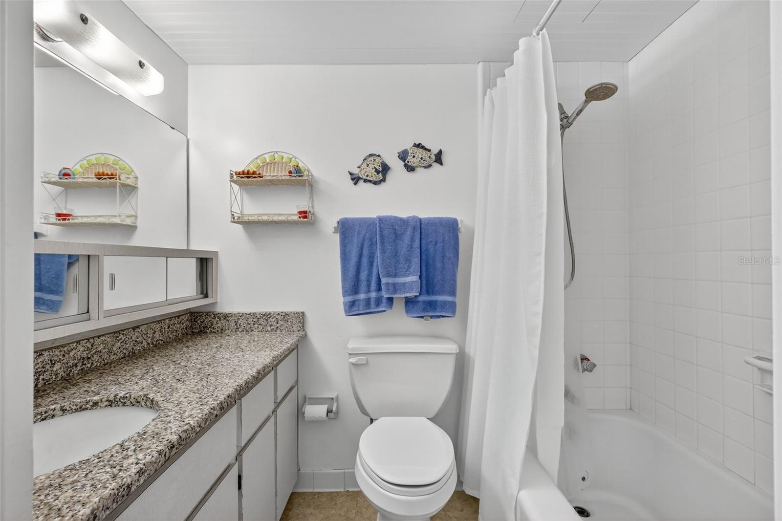Image 41 of 45 For 31 Island Way 408