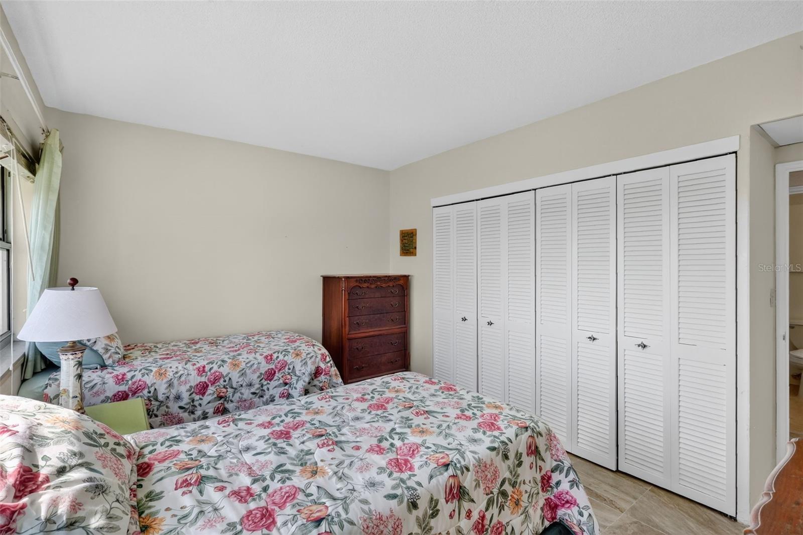 Image 43 of 45 For 31 Island Way 408