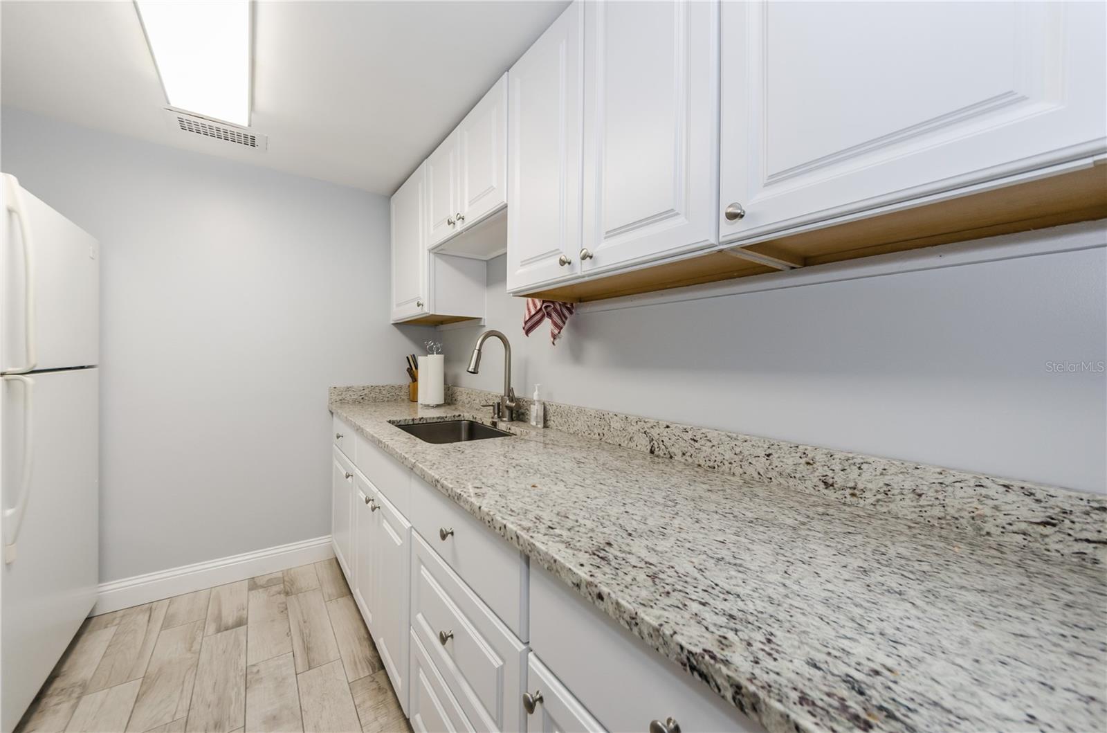 Image 44 of 45 For 31 Island Way 408