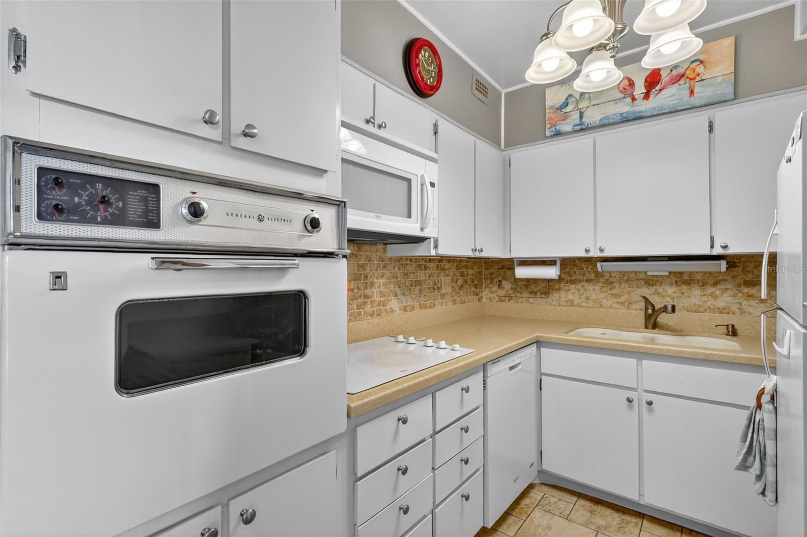 Image 8 of 45 For 31 Island Way 408