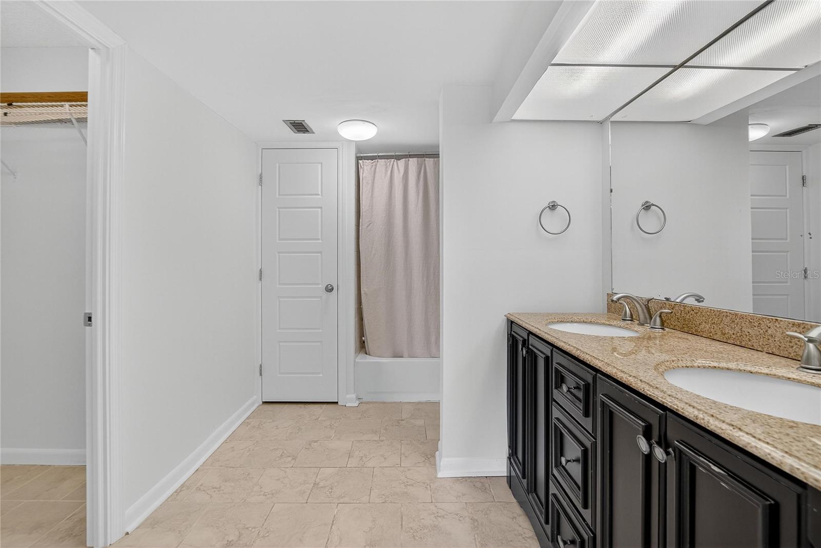 Image 35 of 52 For 13618 Greenfield Drive 405