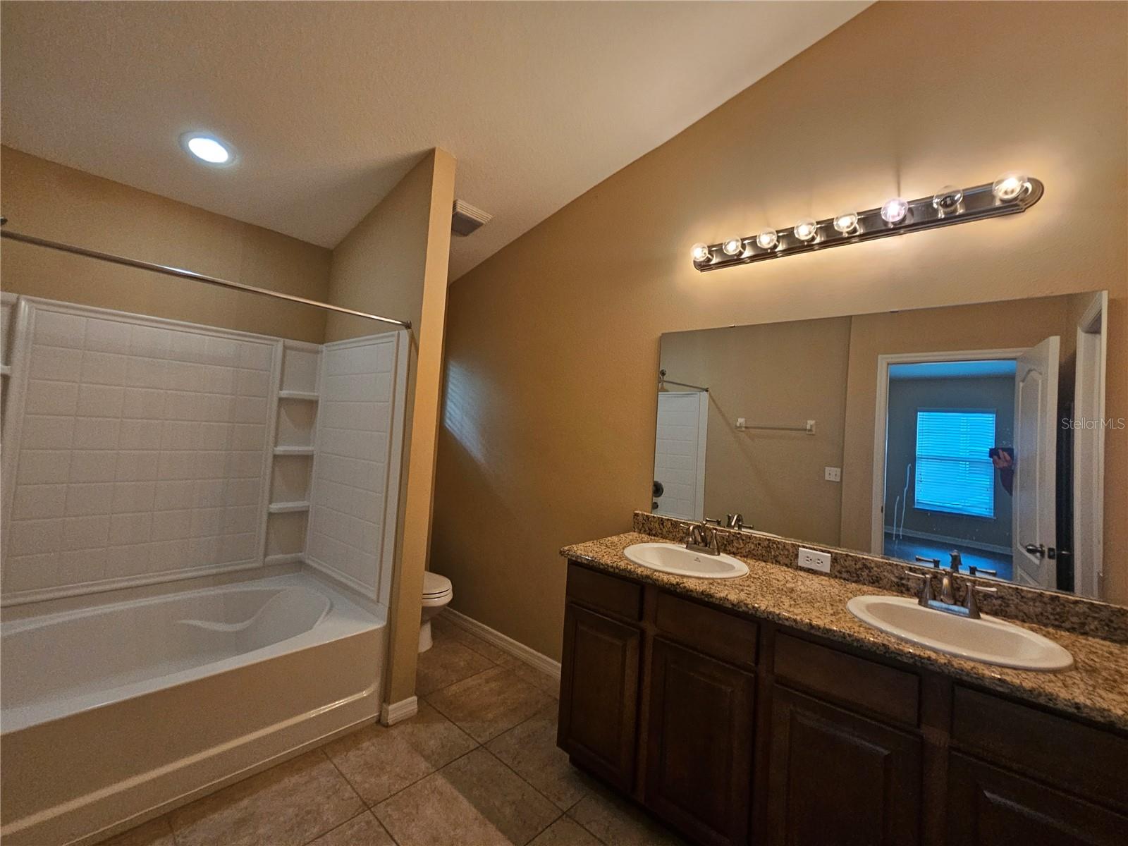Image 9 of 17 For 7001 Interbay Boulevard 231