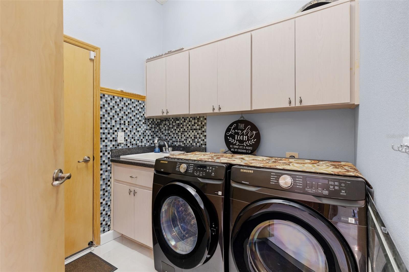 Image 11 of 53 For 6491 Laurel Oak Drive