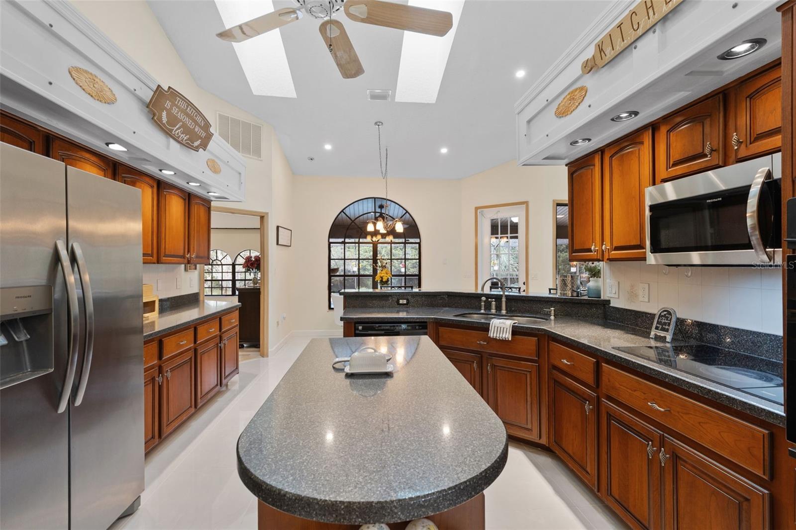 Image 12 of 53 For 6491 Laurel Oak Drive