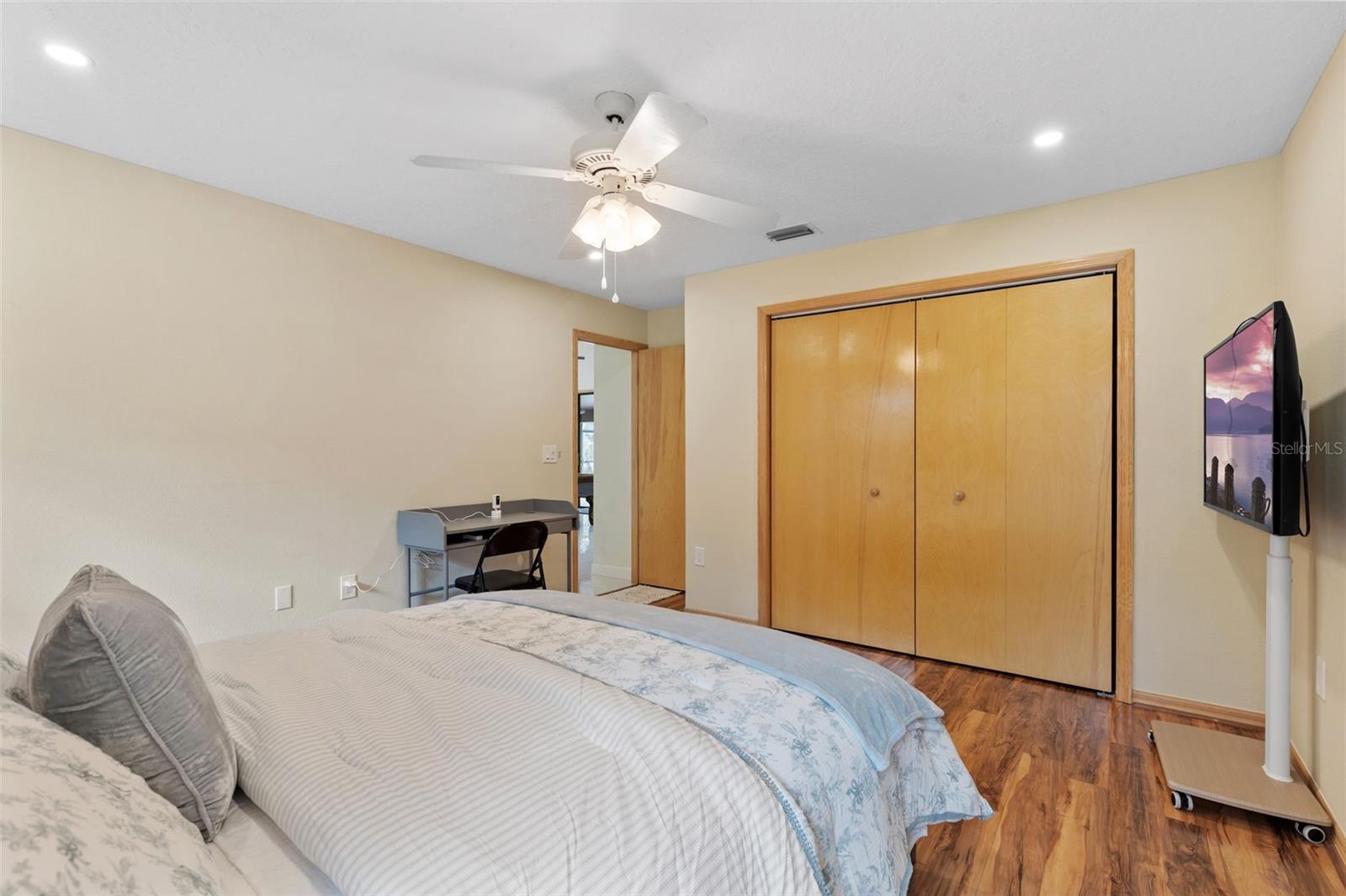 Image 27 of 53 For 6491 Laurel Oak Drive