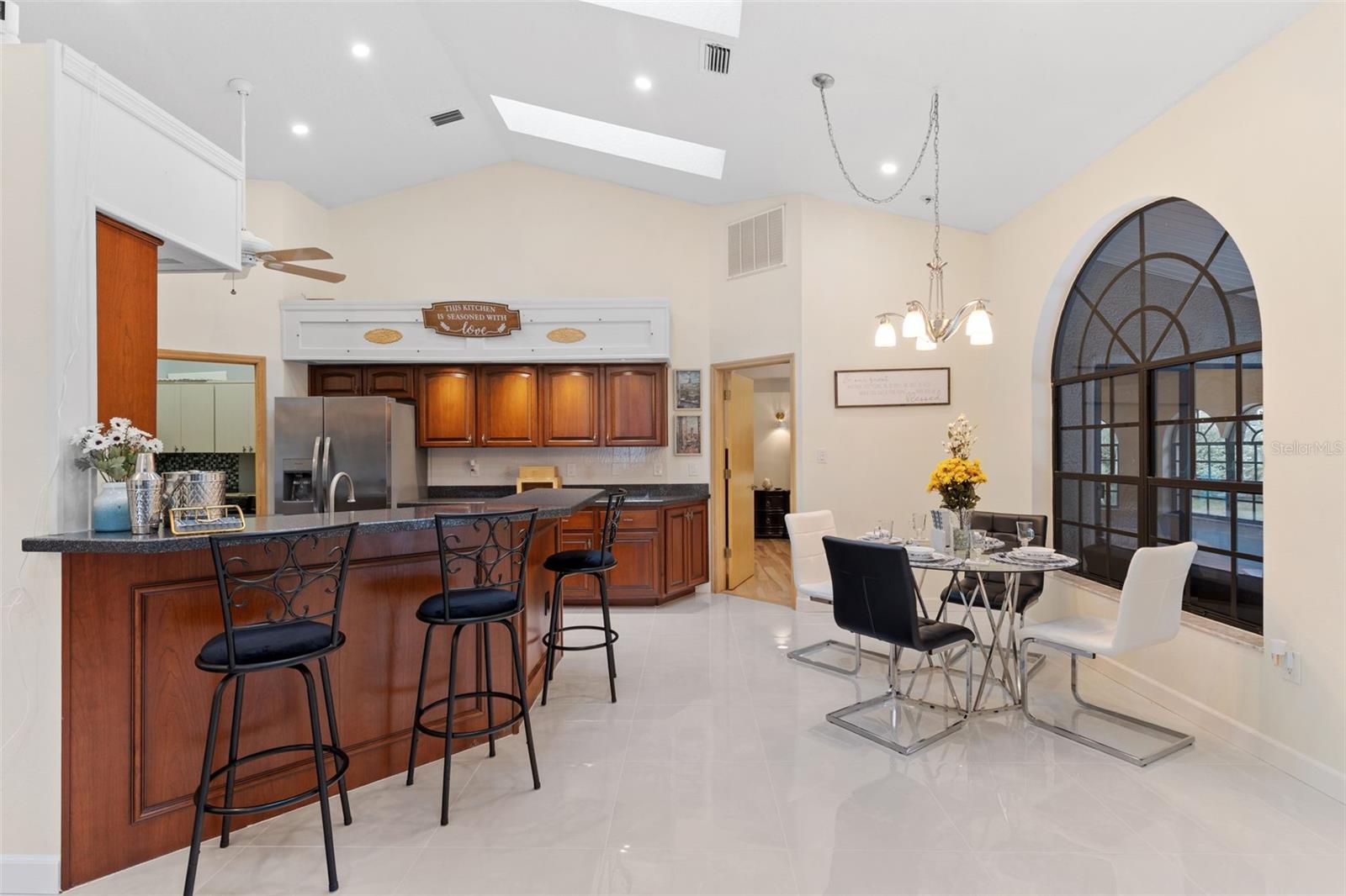 Image 8 of 53 For 6491 Laurel Oak Drive