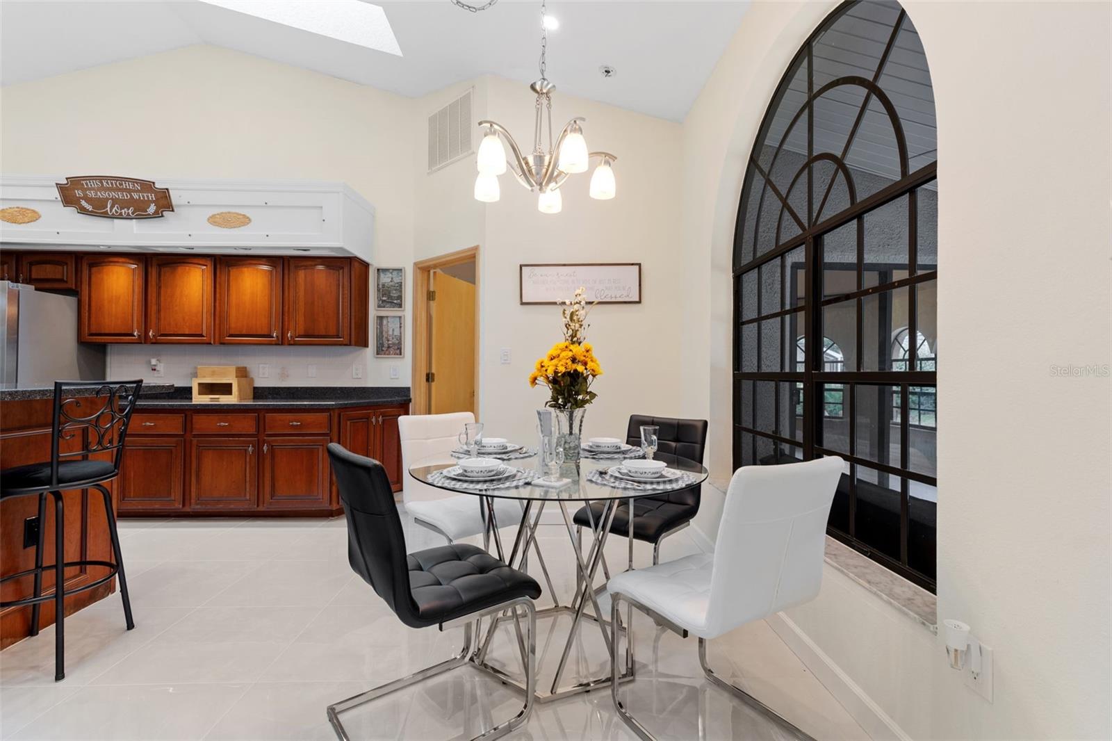 Image 9 of 53 For 6491 Laurel Oak Drive