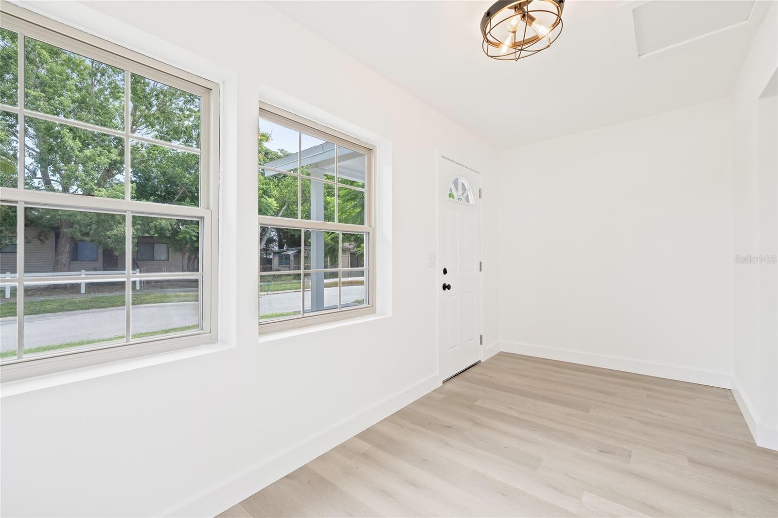 Image 4 of 39 For 4550 21st Street N