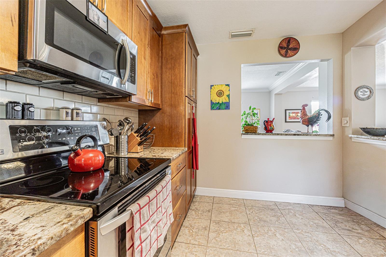 Image 10 of 40 For 912 Riverside Drive