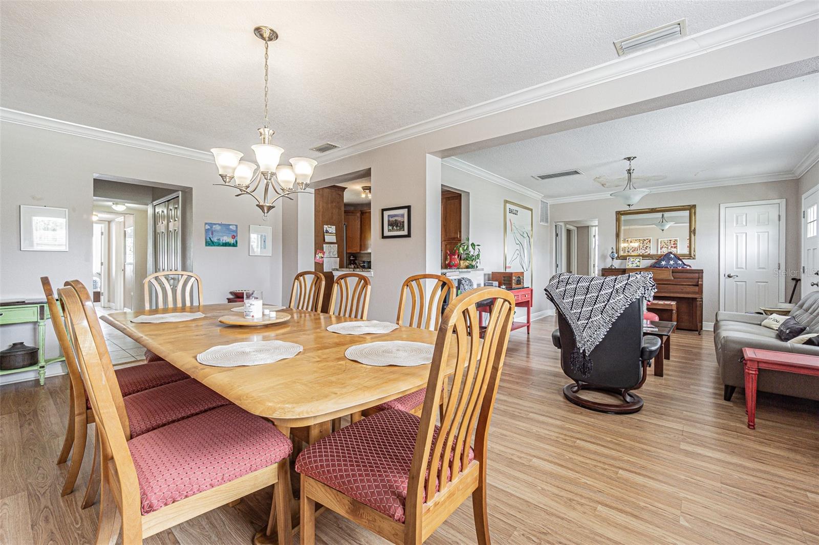 Image 11 of 40 For 912 Riverside Drive