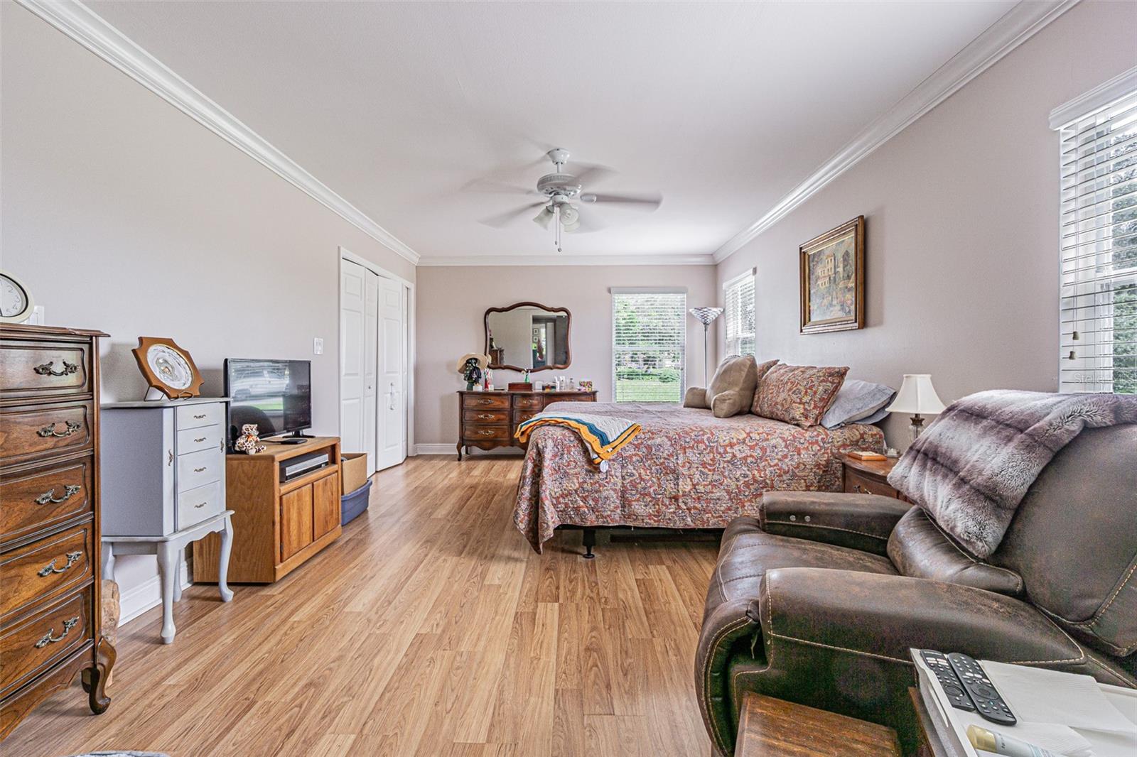 Image 15 of 40 For 912 Riverside Drive