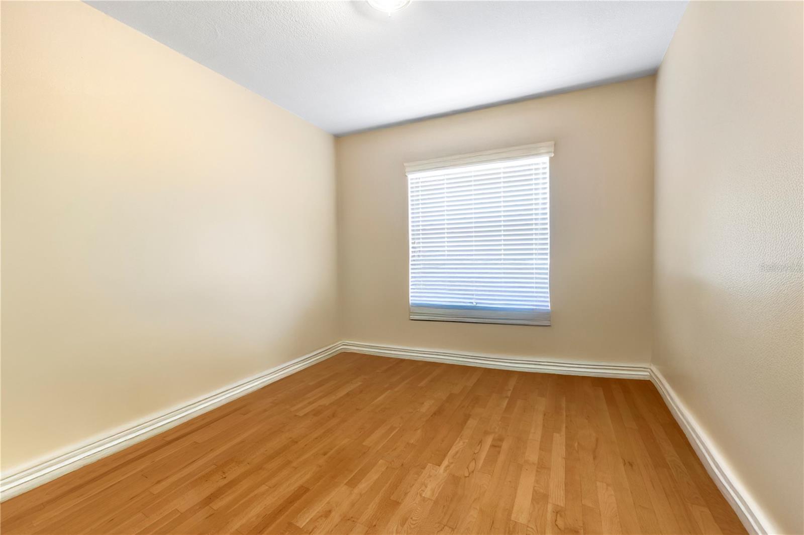 Image 19 of 40 For 912 Riverside Drive