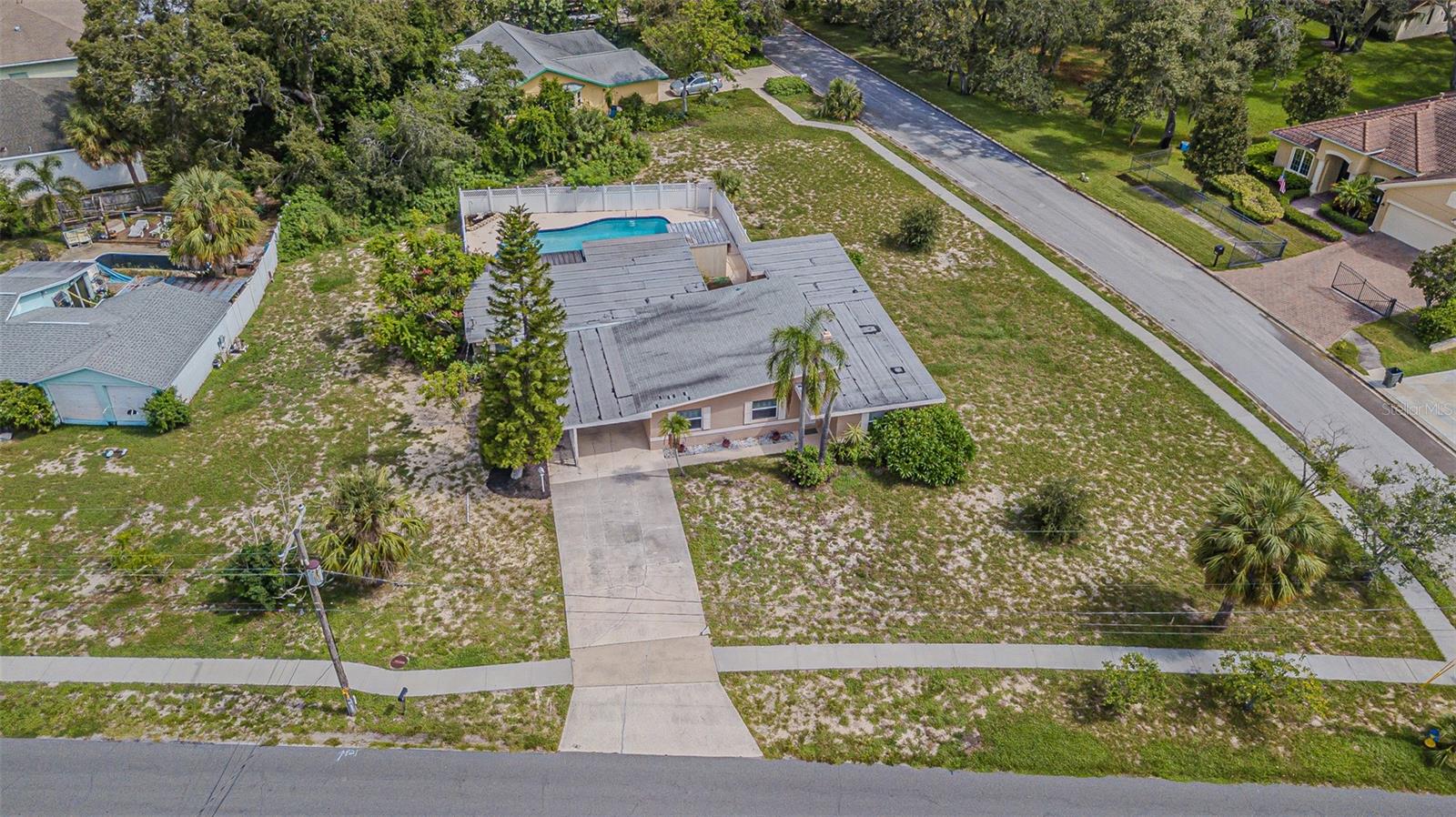 Image 2 of 40 For 912 Riverside Drive