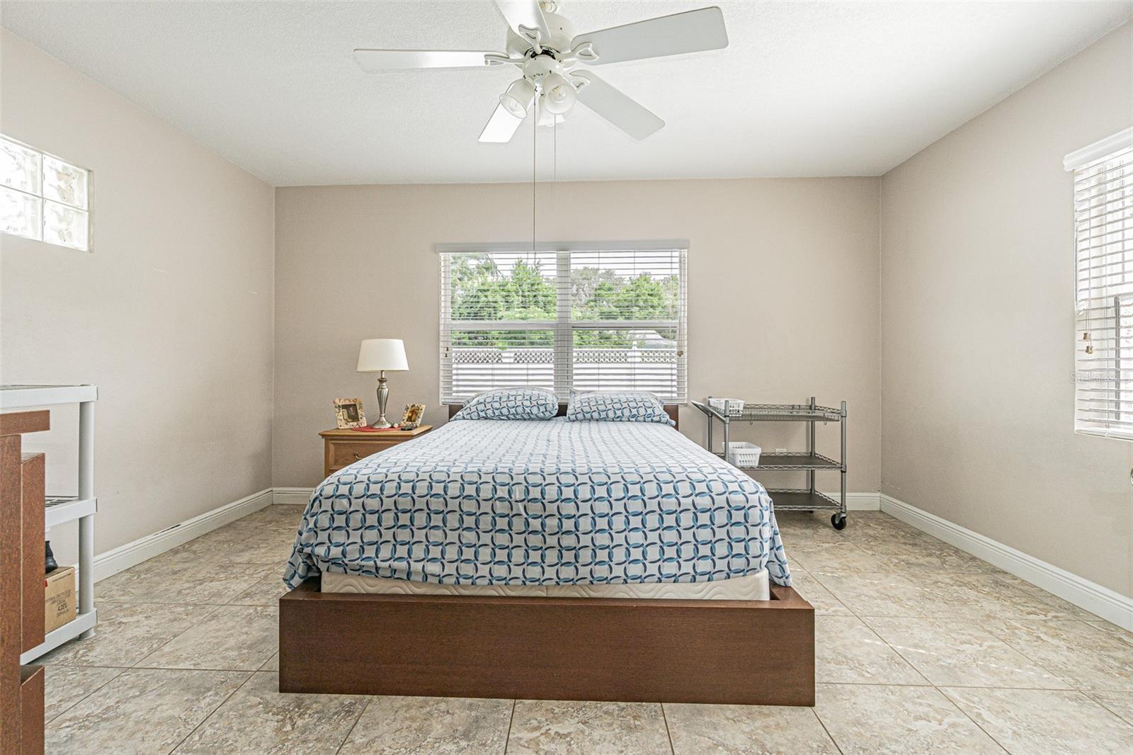 Image 21 of 40 For 912 Riverside Drive