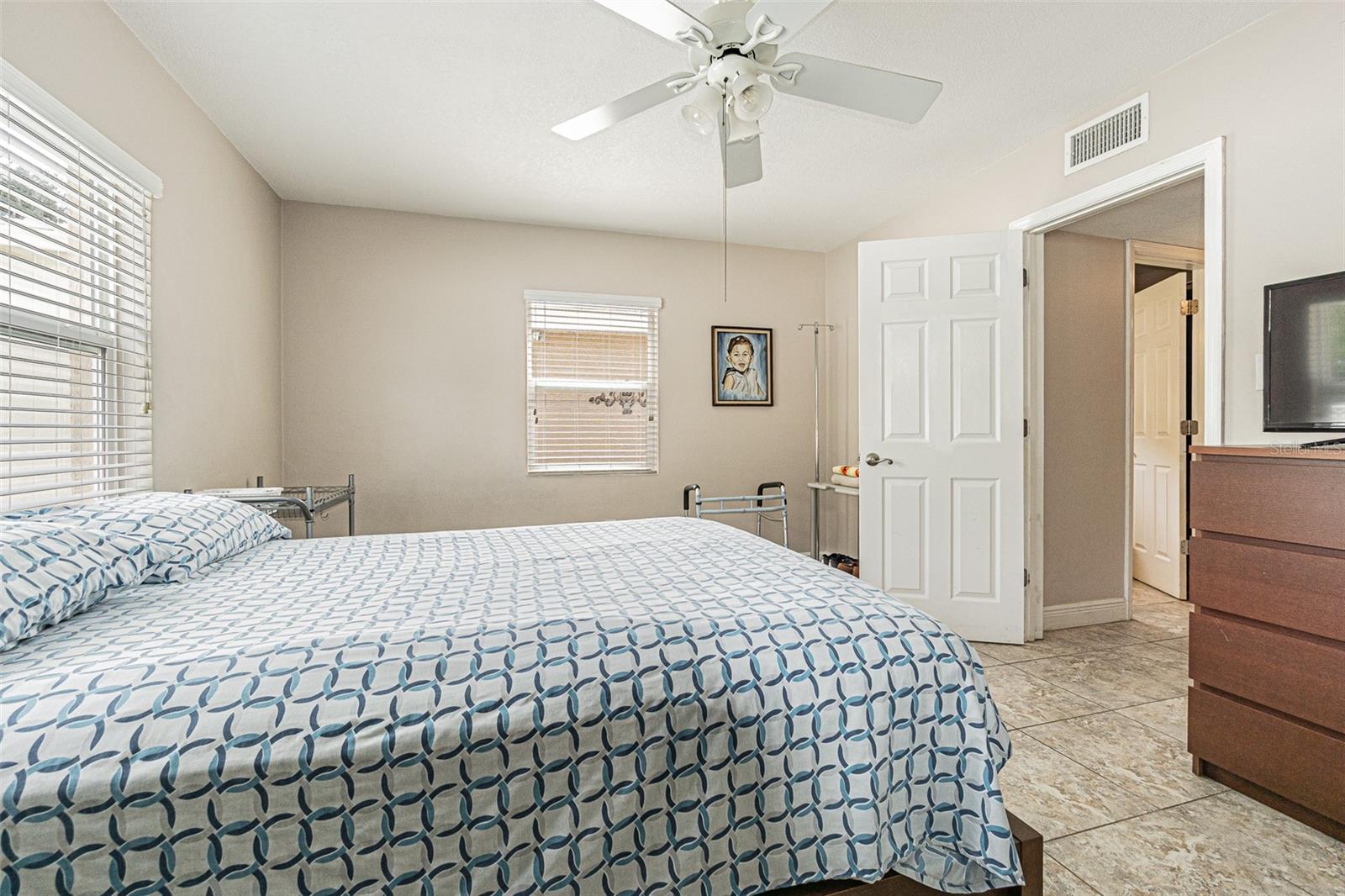 Image 22 of 40 For 912 Riverside Drive