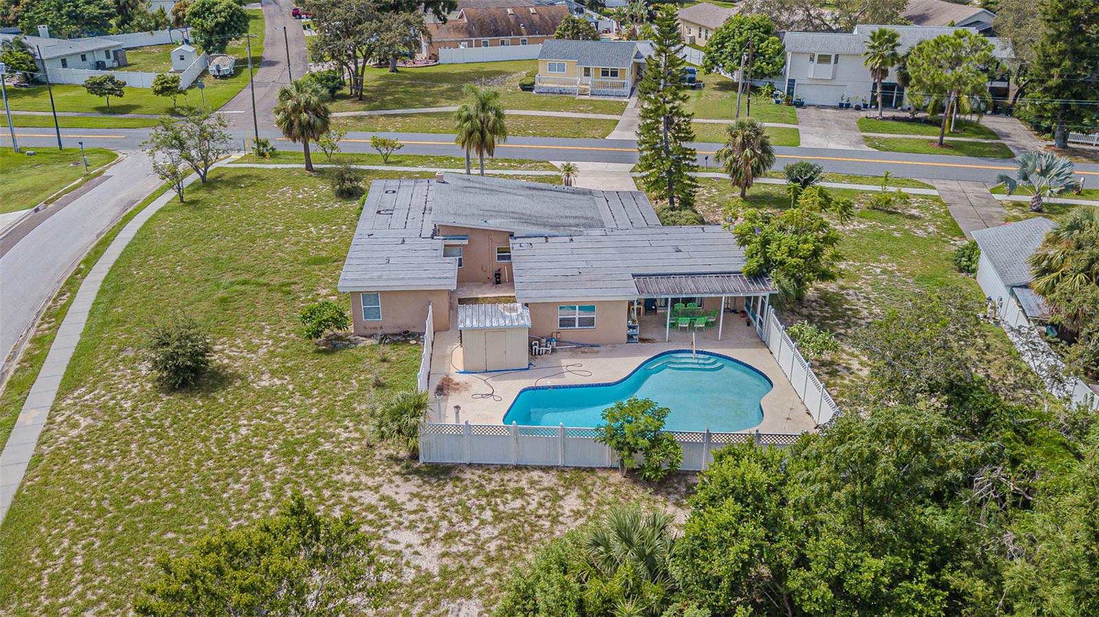 Image 34 of 40 For 912 Riverside Drive