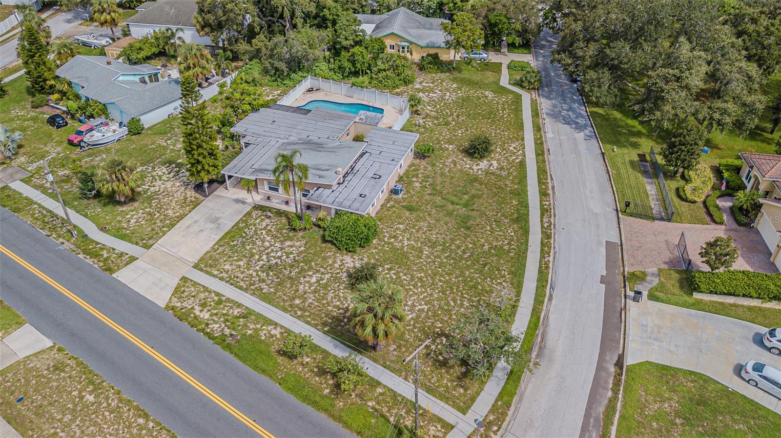 Image 38 of 40 For 912 Riverside Drive