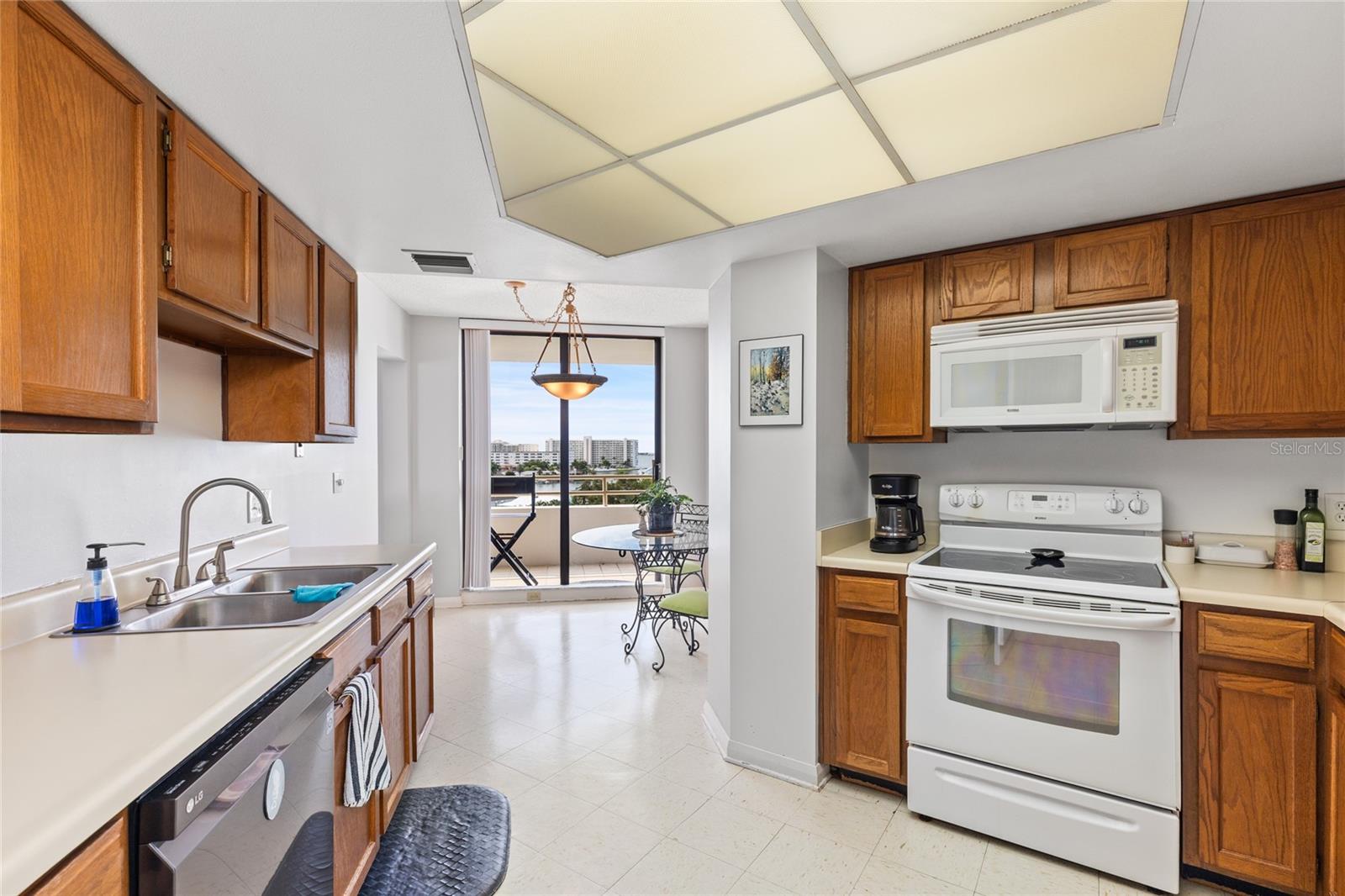 Image 34 of 58 For 5950 Pelican Bay Plaza S 705