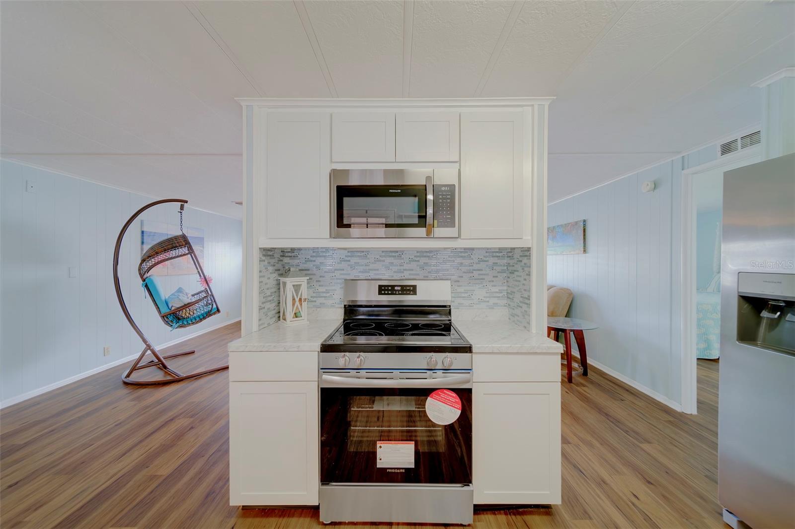 Image 14 of 73 For 12501 Ulmerton Road 77