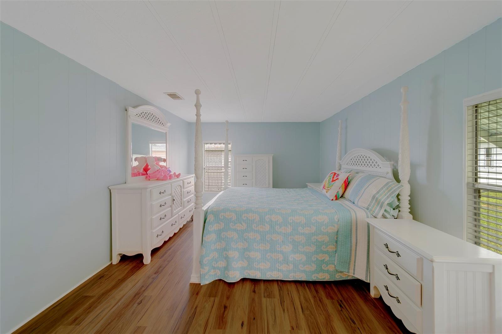 Image 16 of 73 For 12501 Ulmerton Road 77
